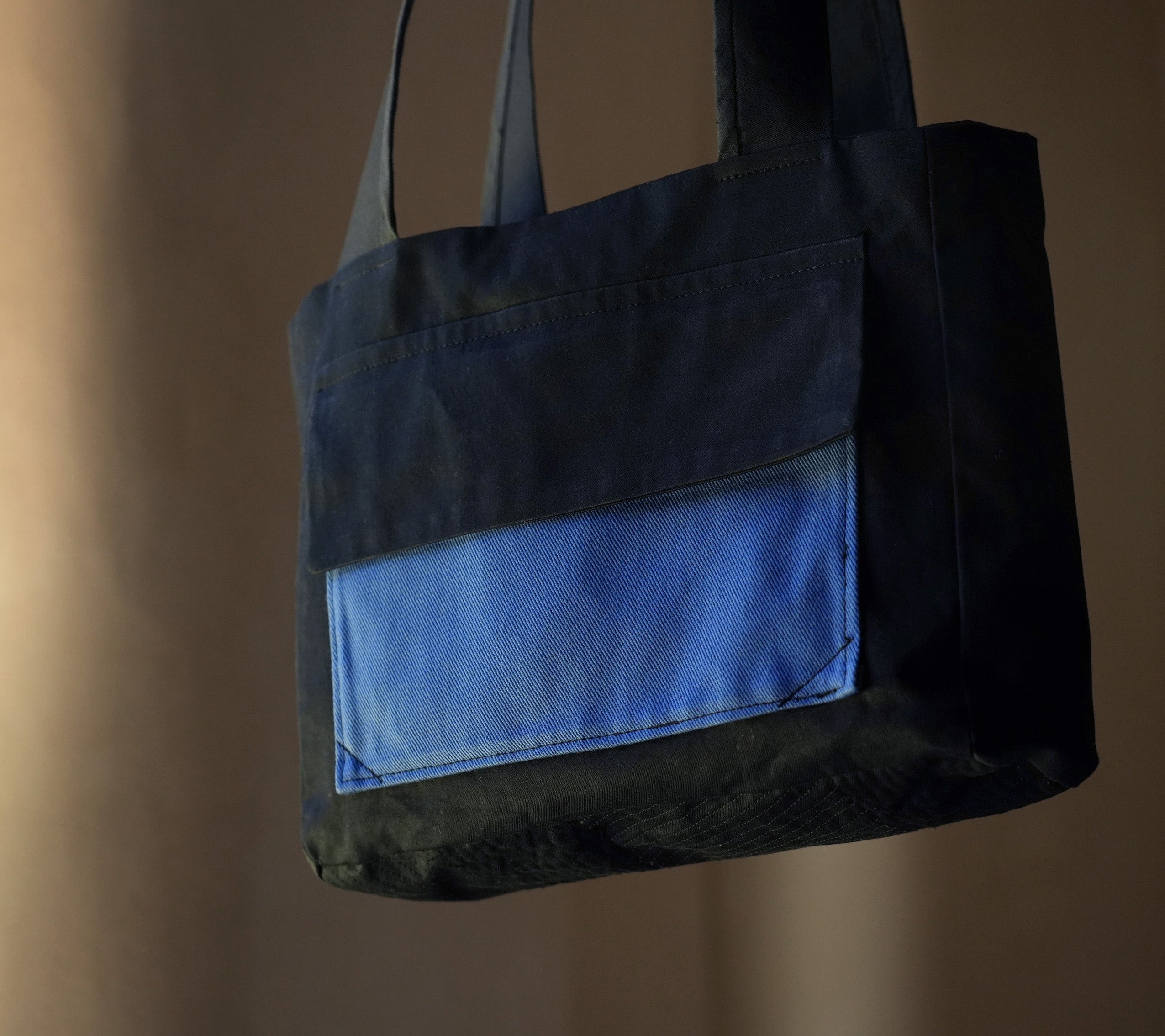 BLACK & BLUE MESSENGER BAG