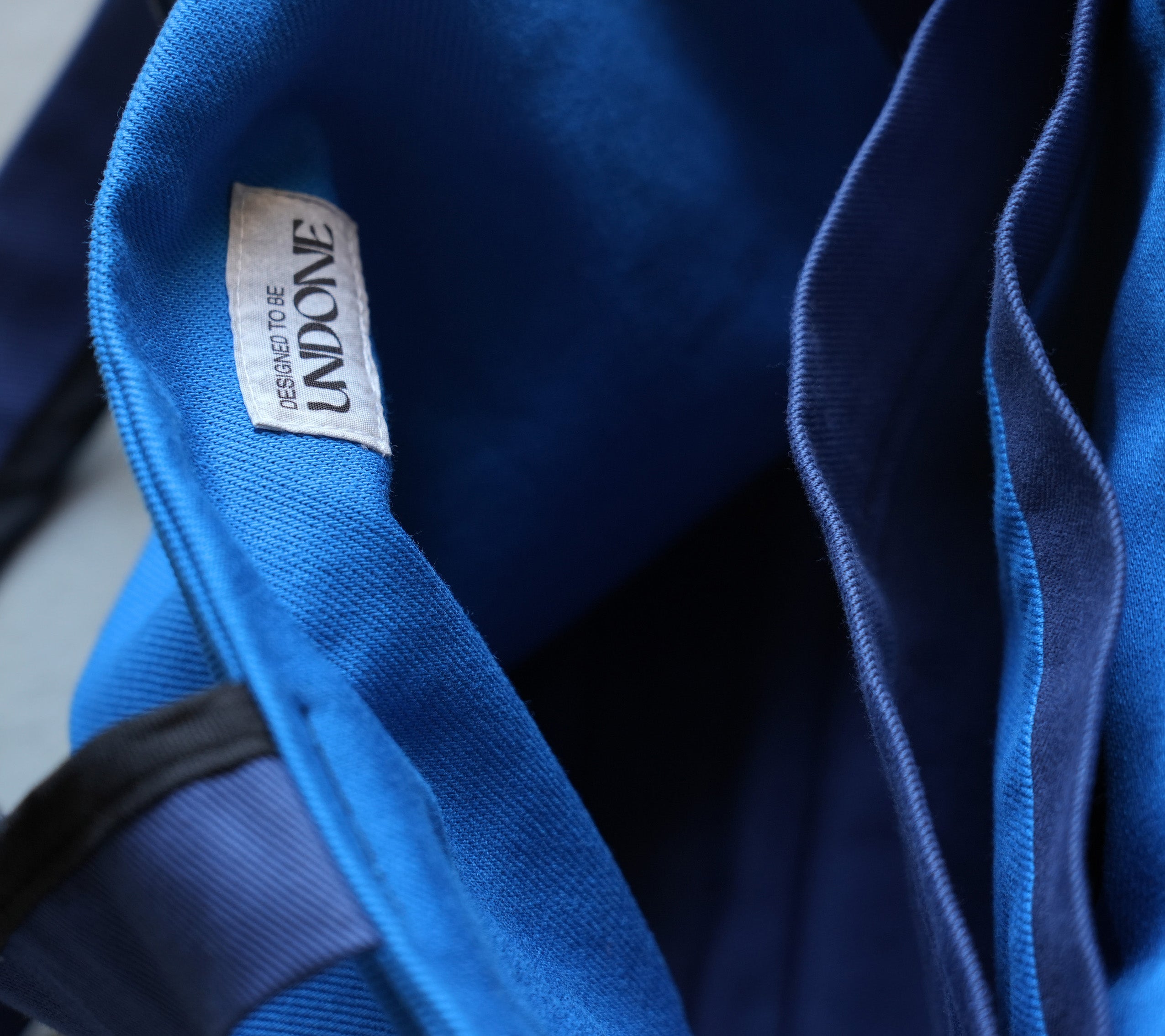 MONOCHROME BLUE MESSENGER BAG