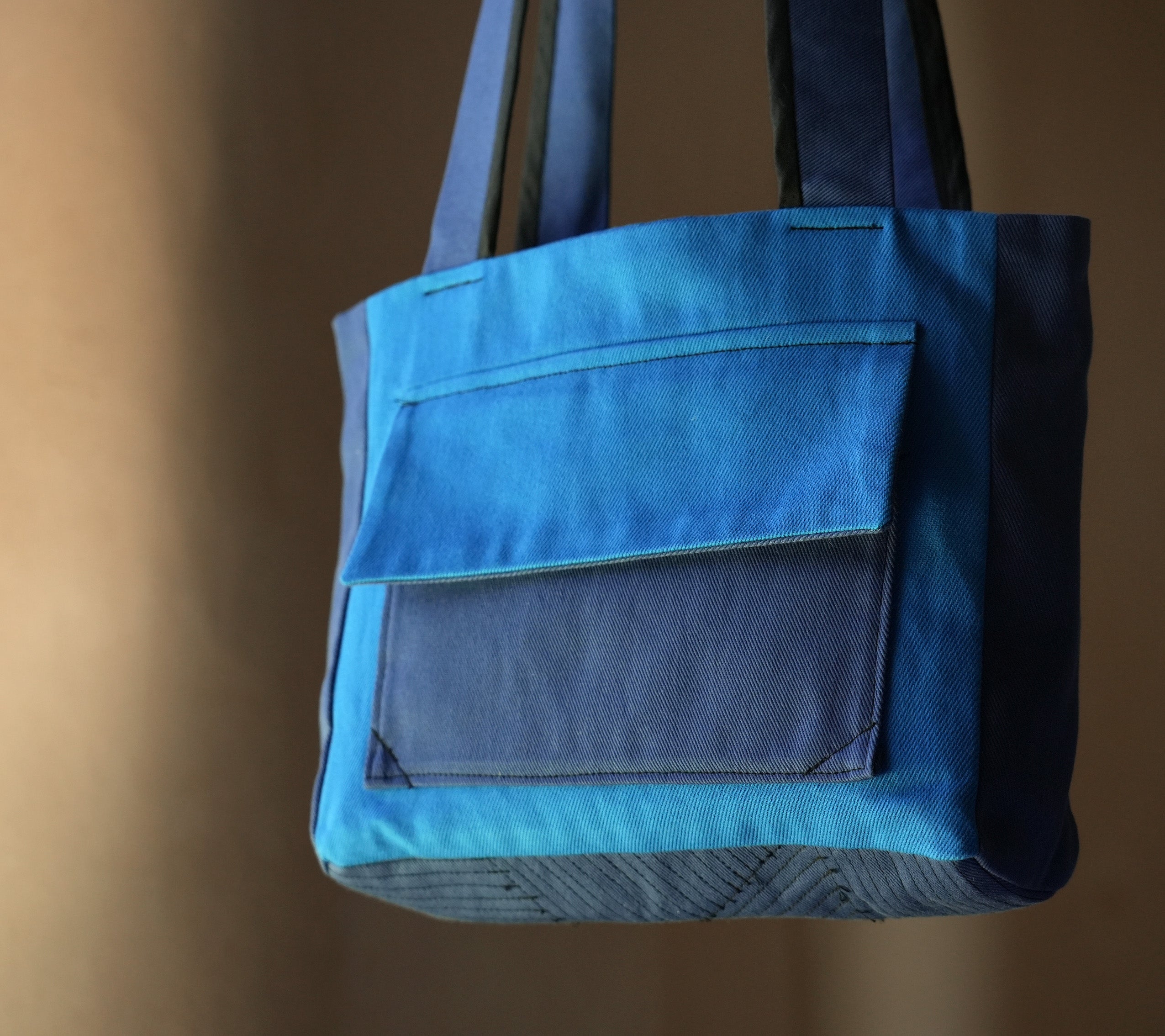 MONOCHROME BLUE MESSENGER BAG