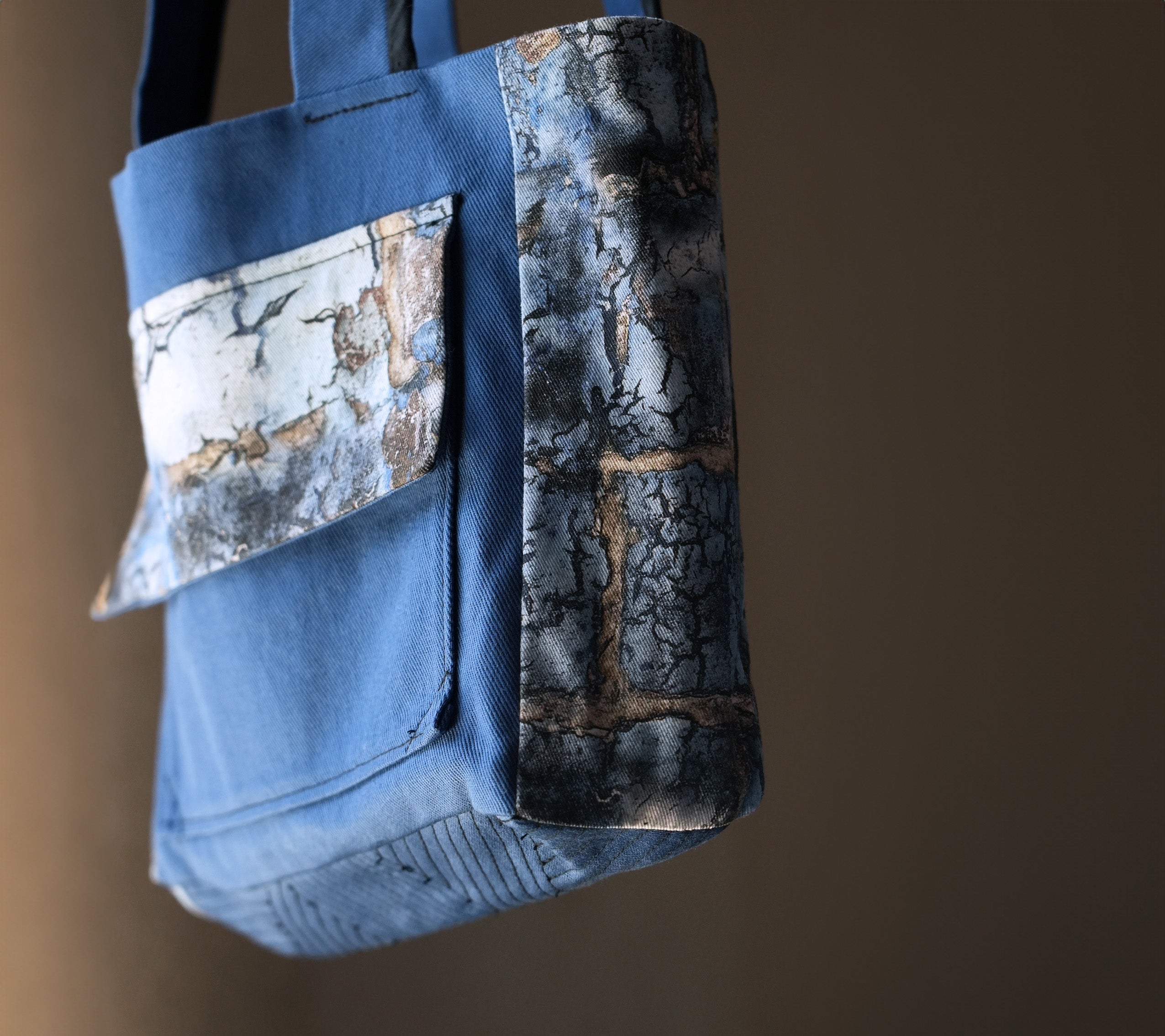 BLUE BRICK MESSENGER BAG