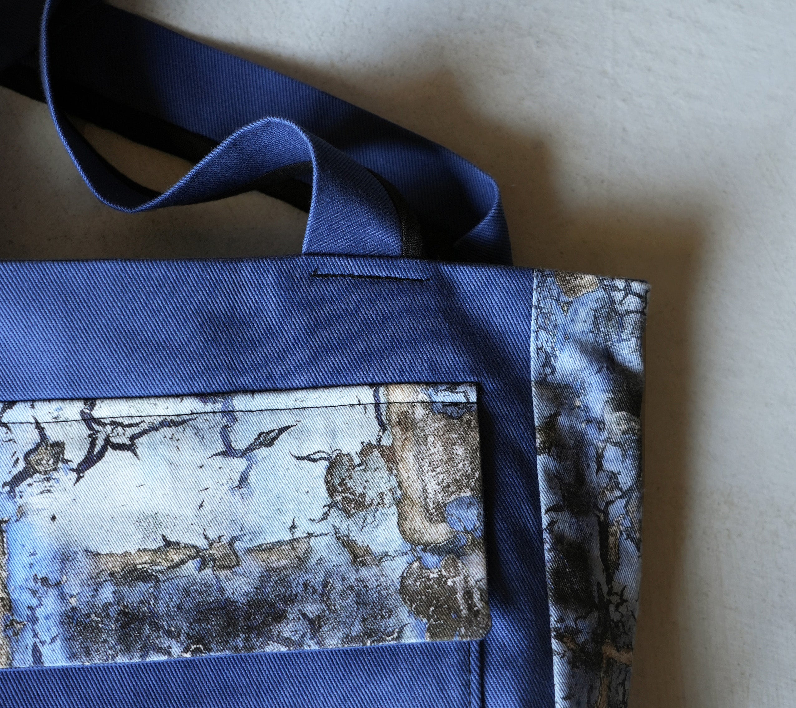 BLUE BRICK MESSENGER BAG