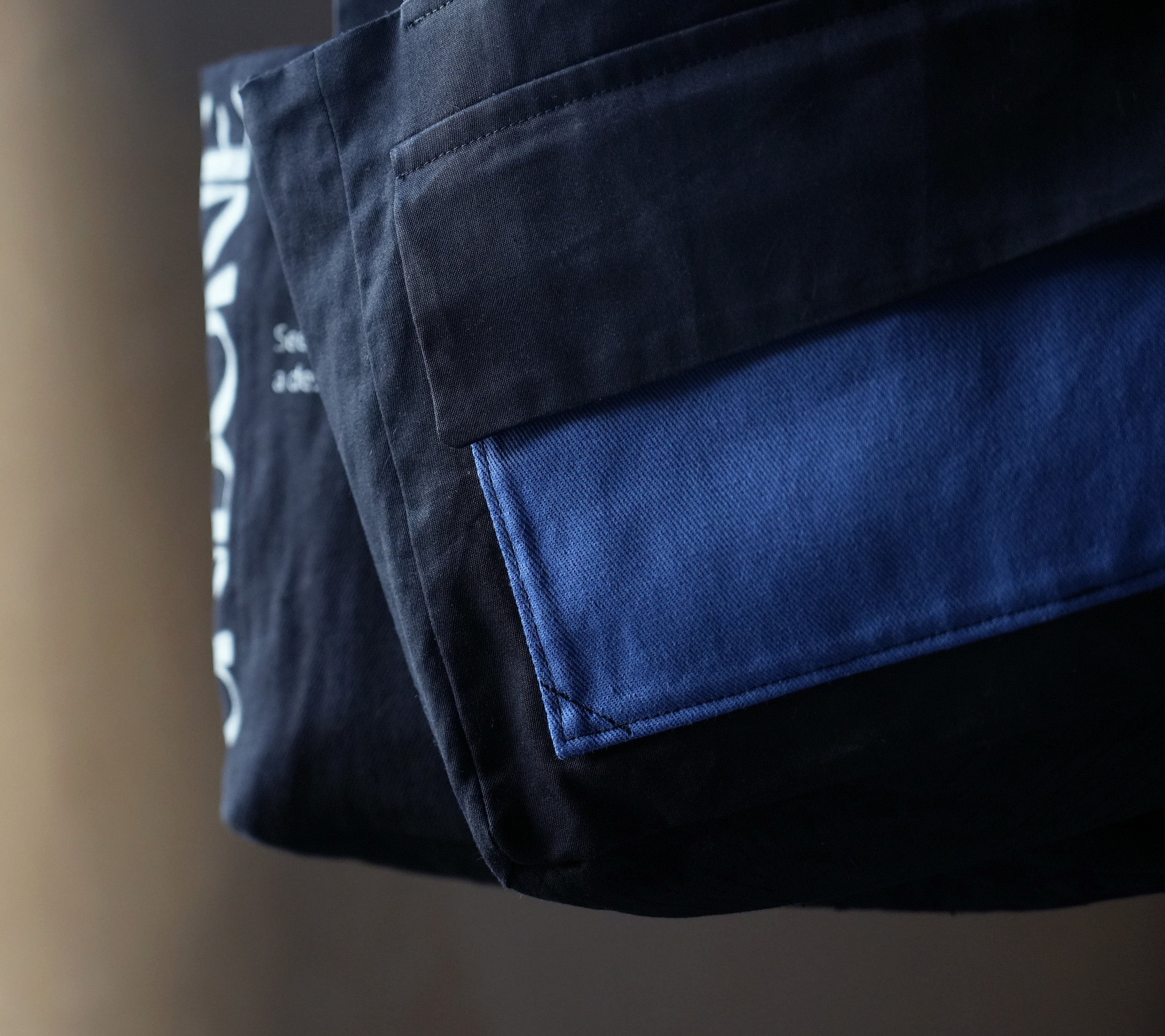 BLACK & BLUE MESSENGER BAG